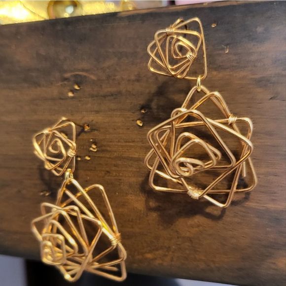 ✨️Host Pick✨️ New! Handmade earrings antique gold color unique triangular rose - Picture 5 of 5